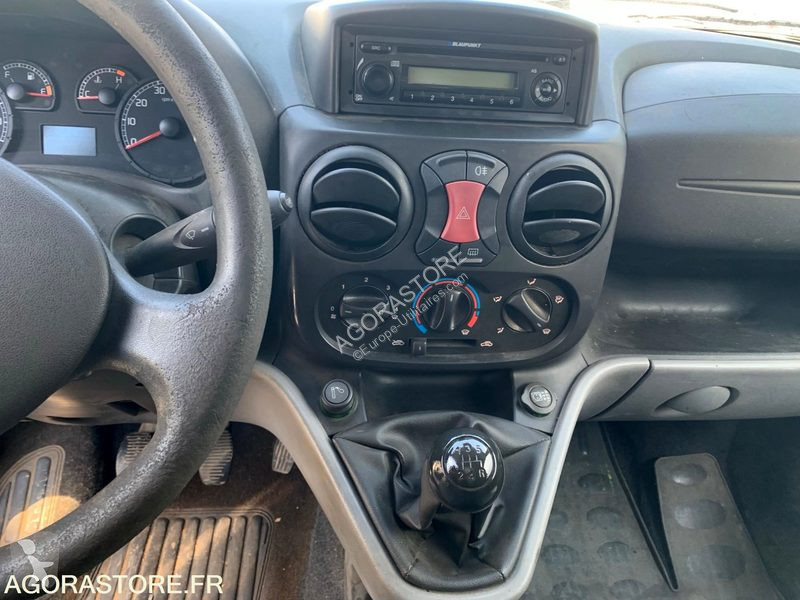 Véhicule utilitaire Fiat DOBLO