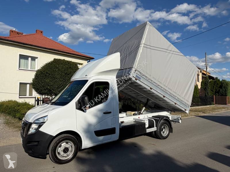 Véhicule utilitaire Nissan 35.15