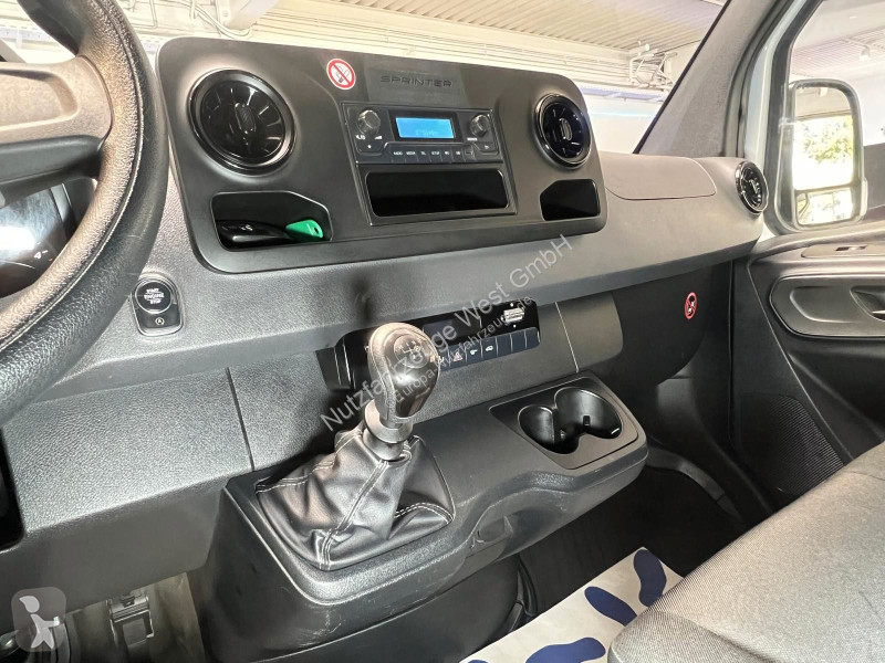 Užitkové vozidlo Mercedes 211/311...
