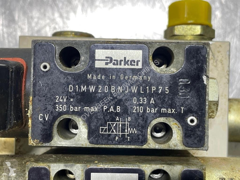 Véhicule utilitaire Parker D1FBE01HC0NMW011X944...