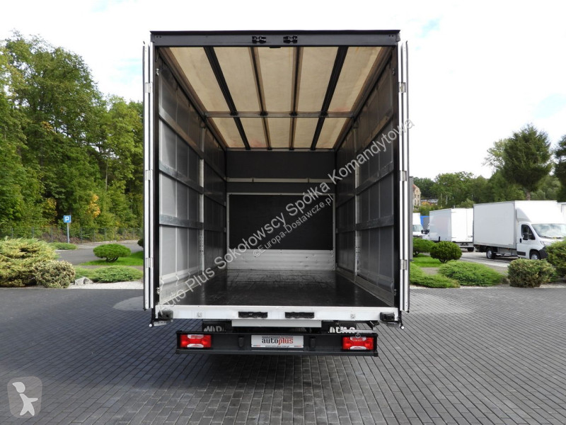 Véhicule utilitaire Iveco 50C18 DAILY