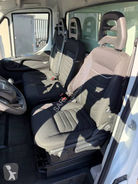 Véhicule utilitaire Iveco 35C16