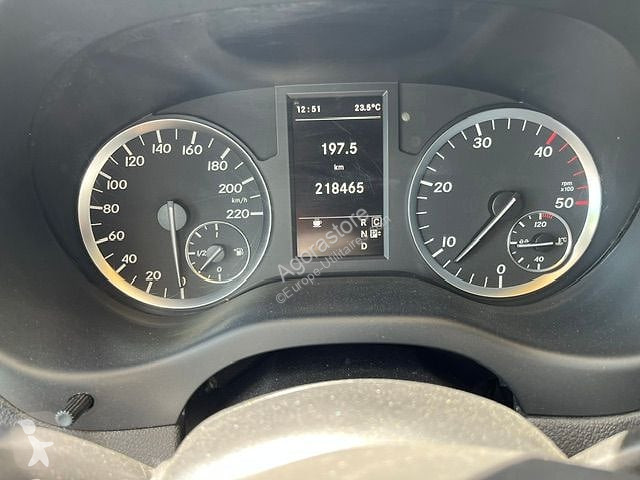Véhicule utilitaire Mercedes VITO