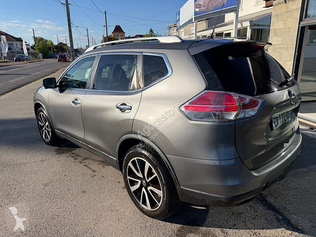 Nissan X-TRAIL van