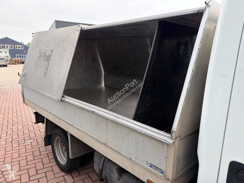 Nissan  NT400- 35.12 2.5 dCi 250 van