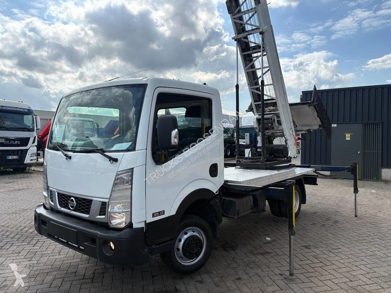 Nyttofordon Nissan + 29 METER LADDER/MOVING...