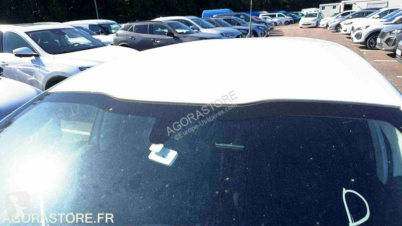 Samochód dostawczy Peugeot 208