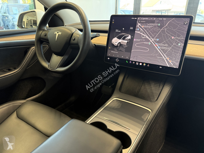 Véhicule utilitaire Tesla MODEL Y / A PARTIR DE...