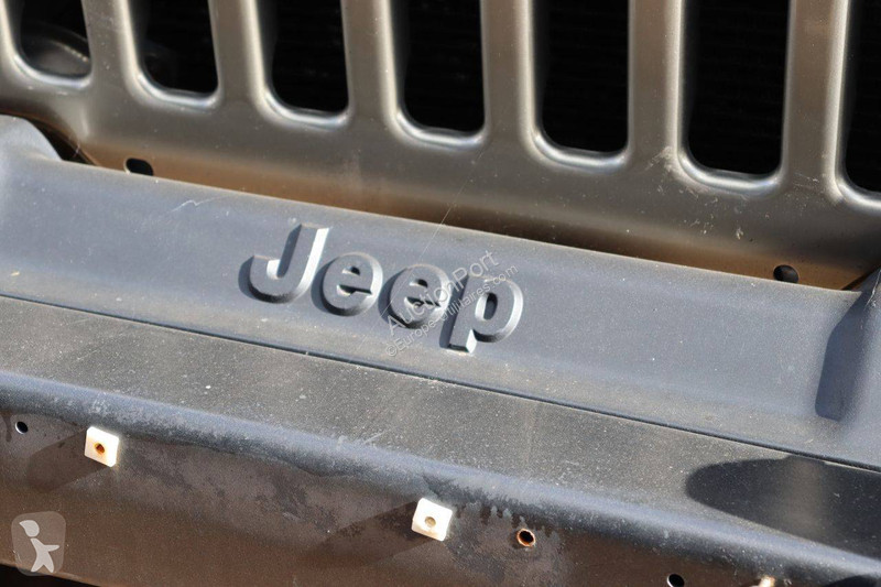 عربة نفعية Jeep