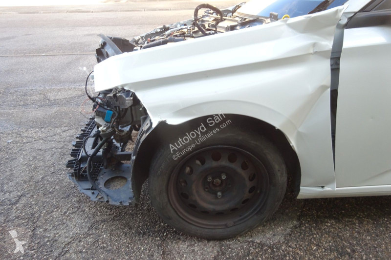 Veicolo commerciale Peugeot 1,5 HDI 130 BVA