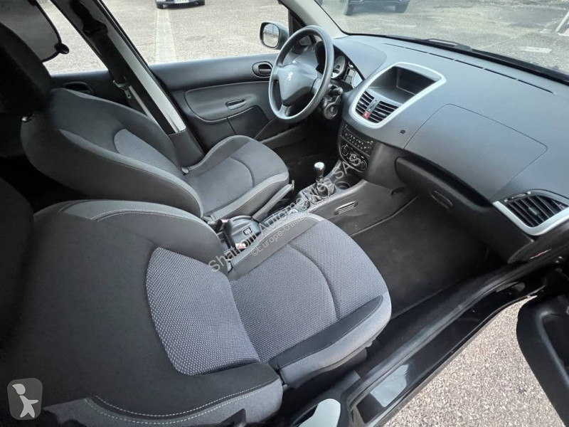 Autoutilitară Peugeot 1.1 i 60ch 4cv 5Portes...