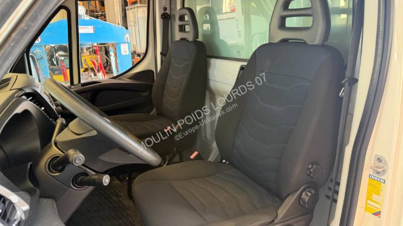 Véhicule utilitaire Iveco 35C15