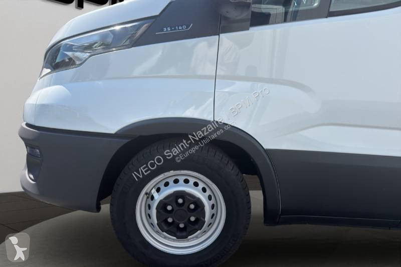 Véhicule utilitaire Iveco 35S14V12