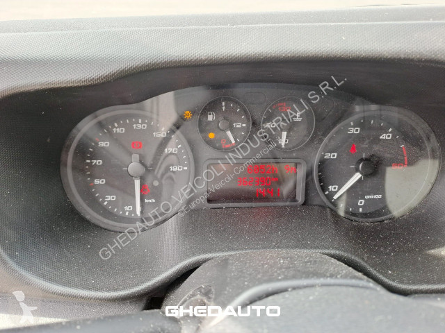 Véhicule utilitaire Iveco DAILY 35C12 BOX...