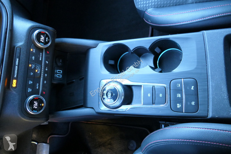Véhicule utilitaire Ford Focus Turnier ST-Line...