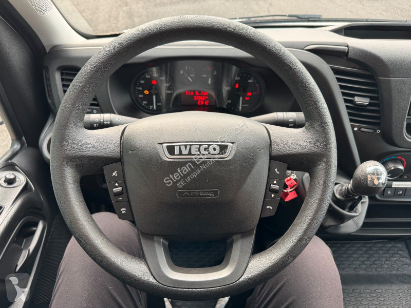 Véhicule utilitaire Iveco 35S16...
