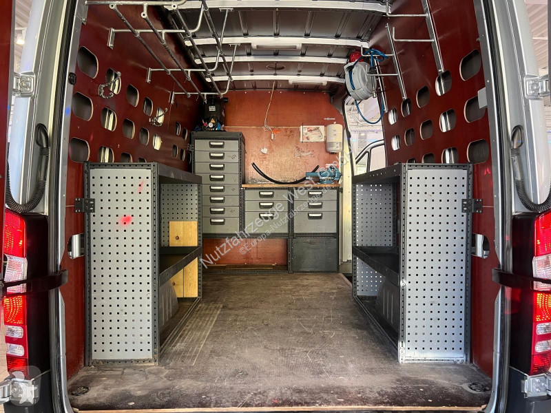 Véhicule utilitaire Mercedes 313...
