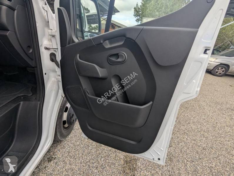 Véhicule utilitaire Renault 2.3 DCI 145
