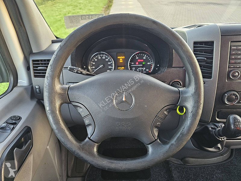 Véhicule utilitaire Mercedes 519
