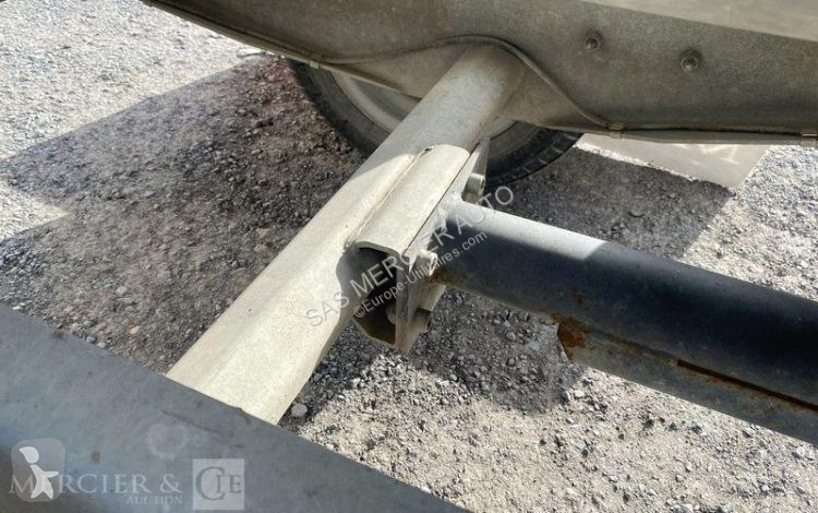 Véhicule utilitaire Hubière remorque citerne