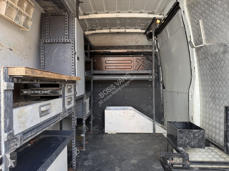 Véhicule utilitaire Iveco 35C14 2.3