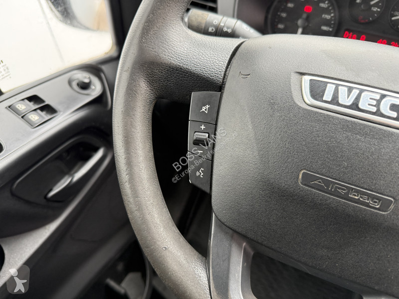 Véhicule utilitaire Iveco 35S14 2.3