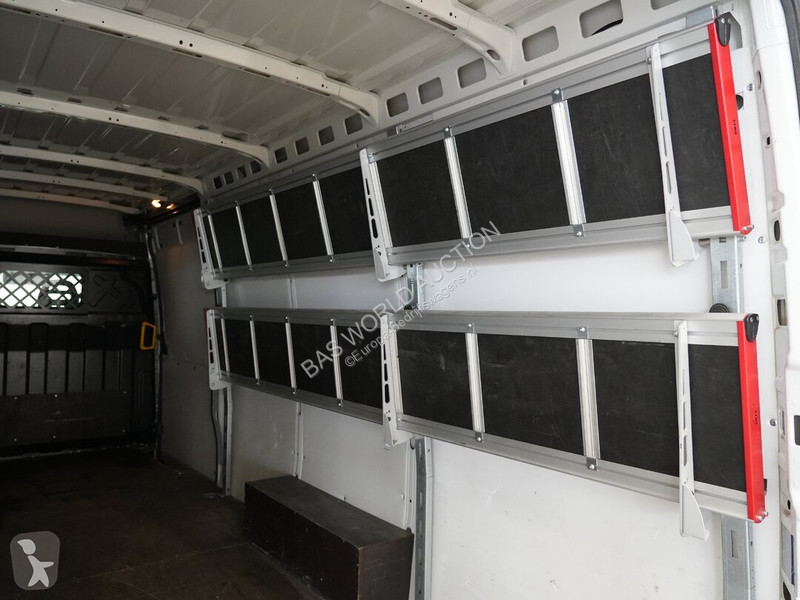 Véhicule utilitaire Iveco 35S16