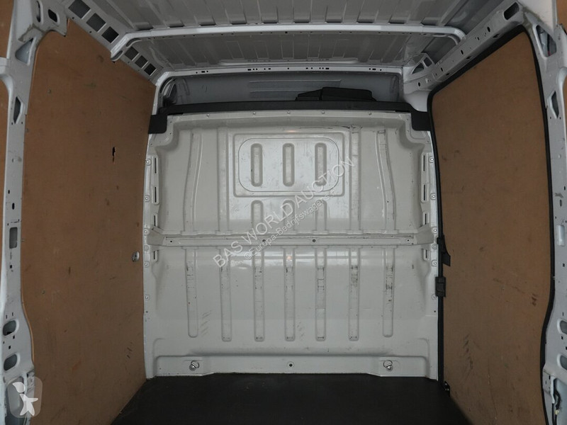 Véhicule utilitaire Opel 140PK