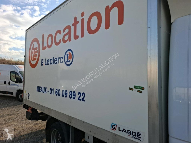 Véhicule utilitaire Nissan