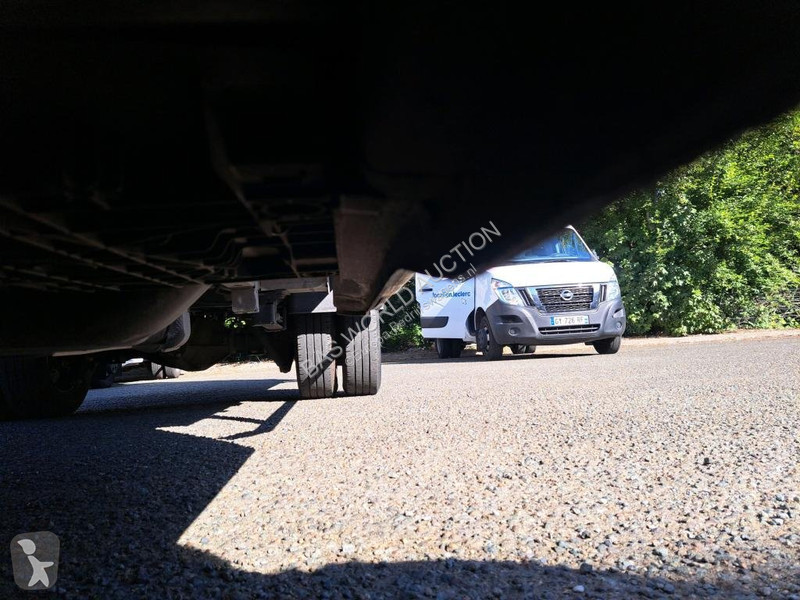 Véhicule utilitaire Nissan