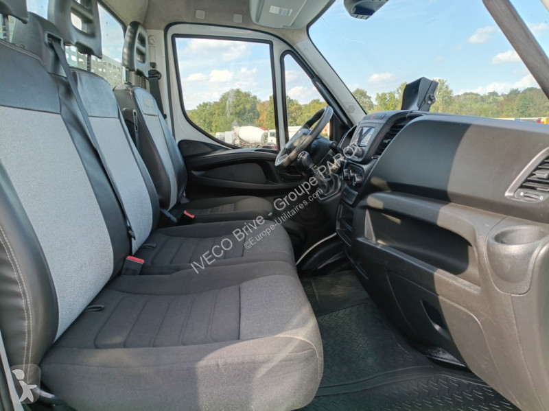 Véhicule utilitaire Iveco 35C14 empattement 3750
