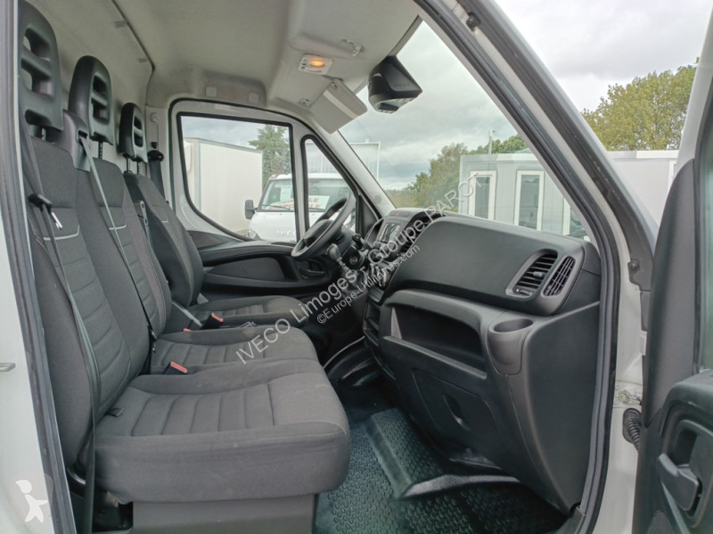 Véhicule utilitaire Iveco 35S14 SV V12