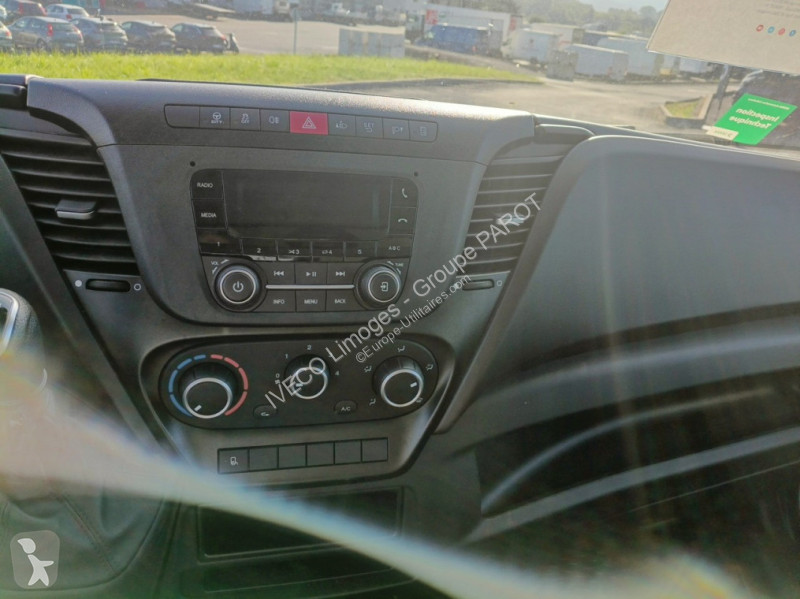 Véhicule utilitaire Iveco 35C16H empattement...