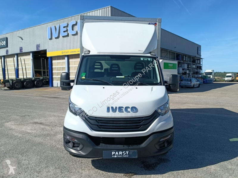 Véhicule utilitaire Iveco 35C16H empattement...