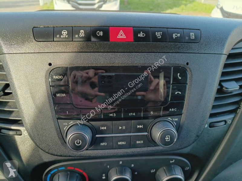 Véhicule utilitaire Iveco 35C16H empattement...
