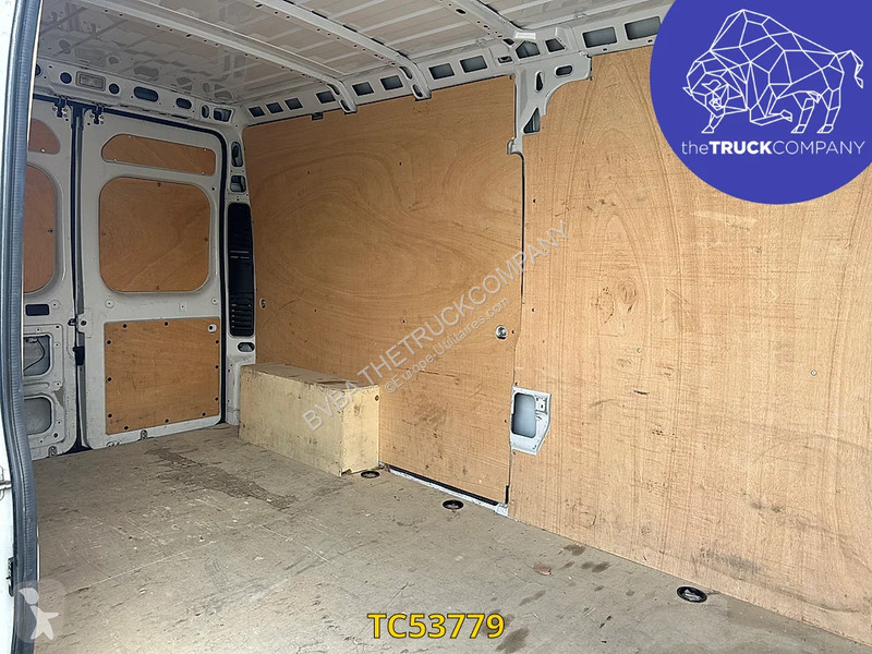 Véhicule utilitaire Peugeot Peugeot boxer 130cv...