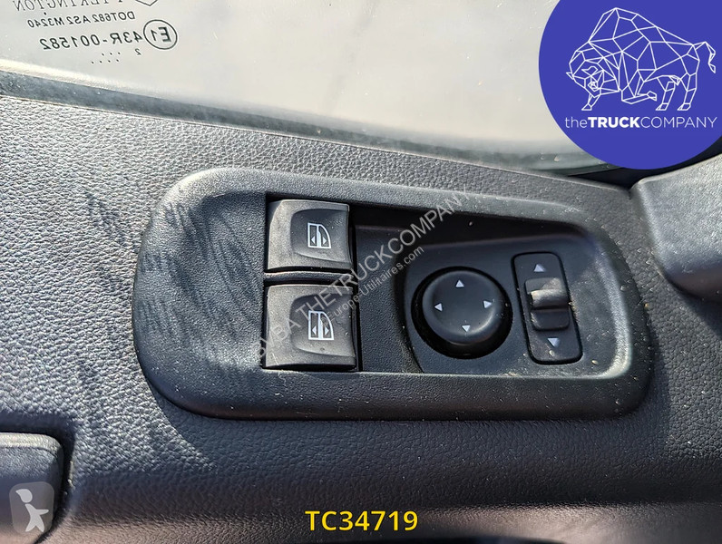 Véhicule utilitaire Renault 2.3 DCI KOFFER MET...