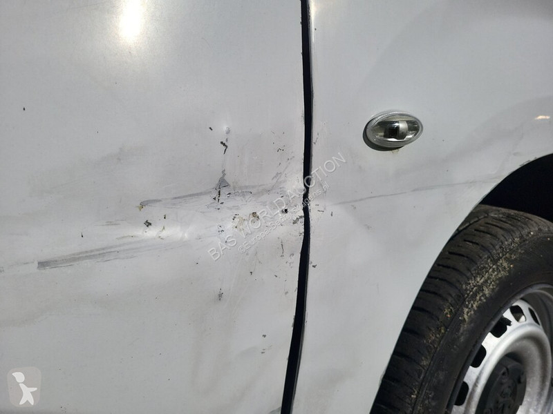 Véhicule utilitaire Peugeot 76pk