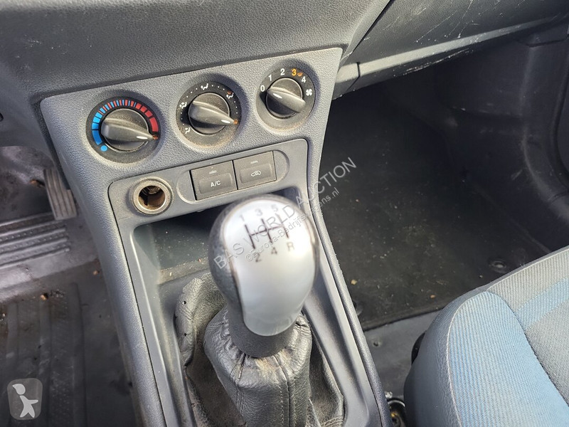 Véhicule utilitaire Ford 75pk