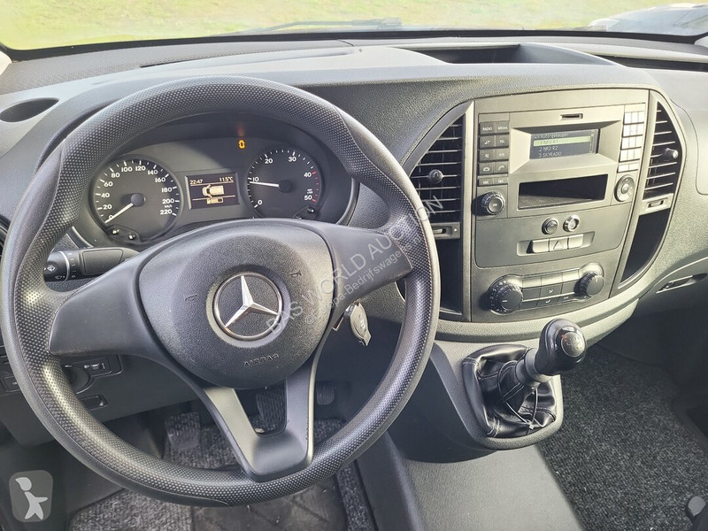 Véhicule utilitaire Mercedes 109