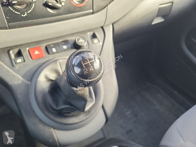 Véhicule utilitaire Peugeot 99pk