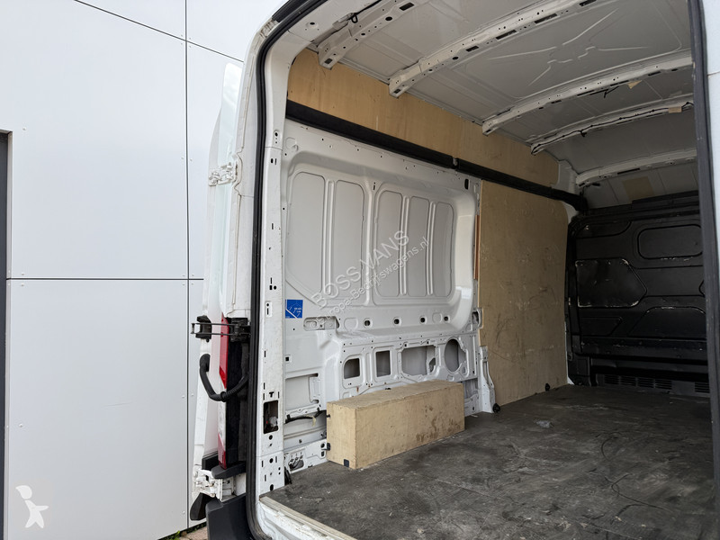 Véhicule utilitaire Ford e 68kWh 184PK E-