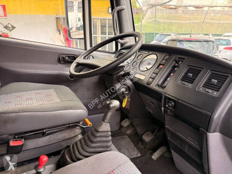 Nissan 120.35 van