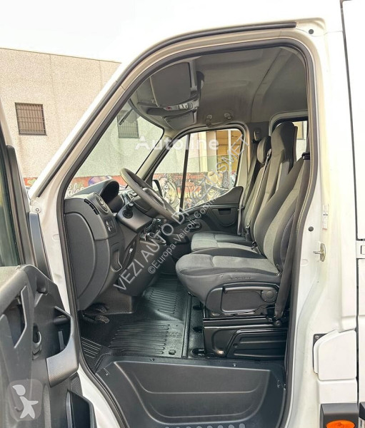 Renault master van