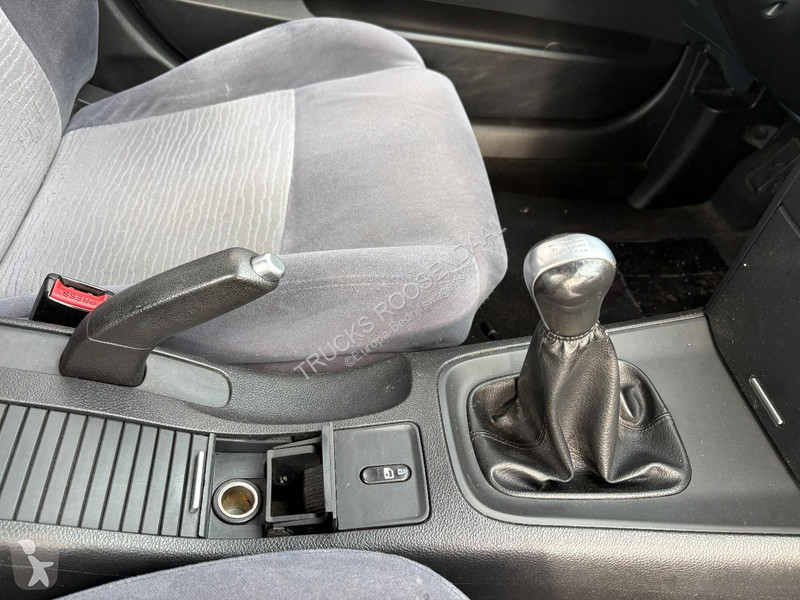 Užitkové vozidlo Nissan 1.8 L + MANUAL + AIR...