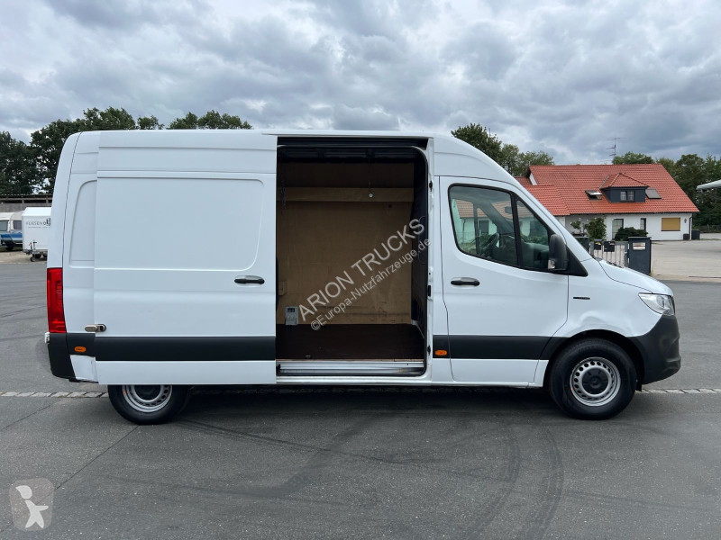 عربة نفعية Mercedes e L2H2...
