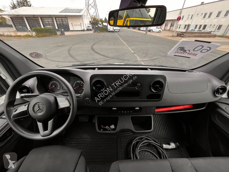 عربة نفعية Mercedes e L2H2...