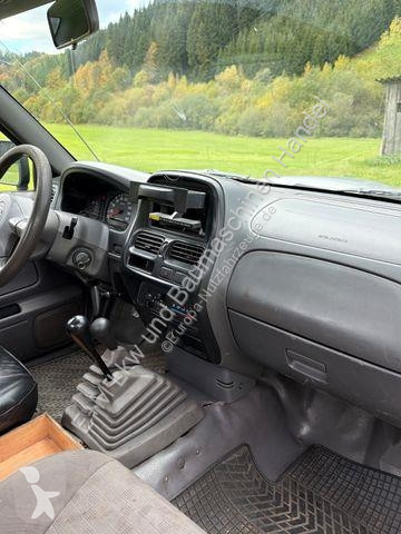 Véhicule utilitaire Nissan