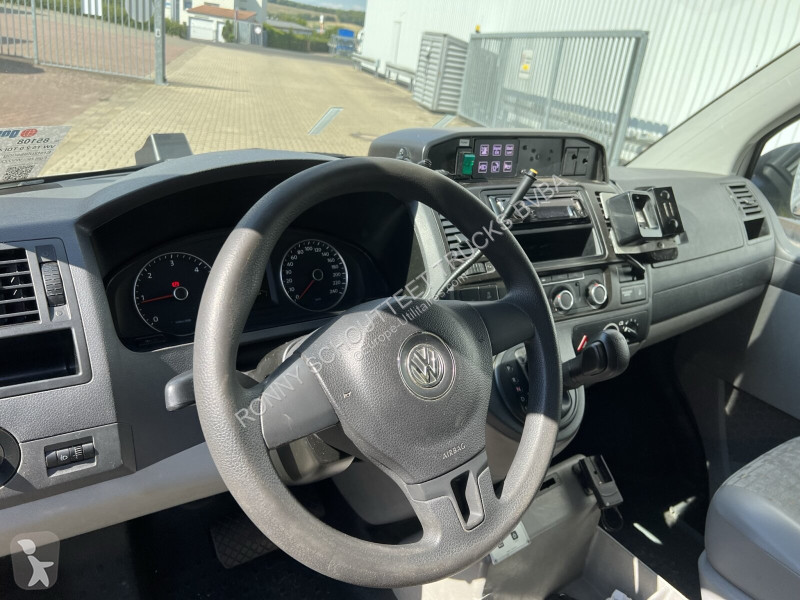 Véhicule utilitaire Volkswagen T5 2.0 TDI 4x2...