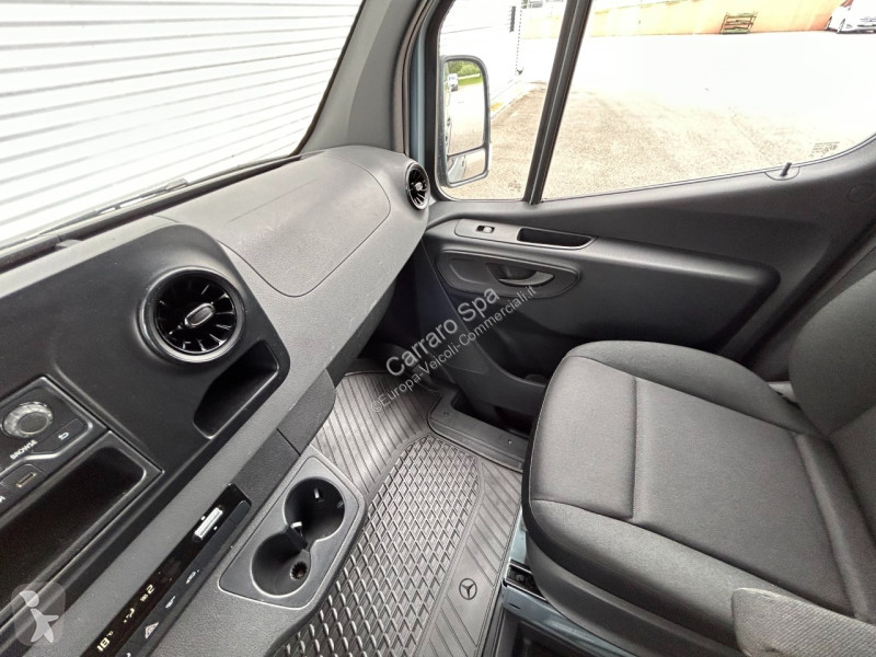 Autoutilitară Mercedes III 214 FWD